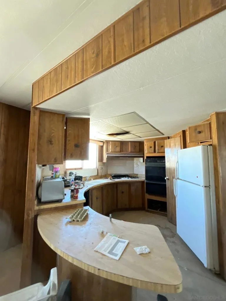 1055 Calle De Amistad El Mirage, CA 92301
