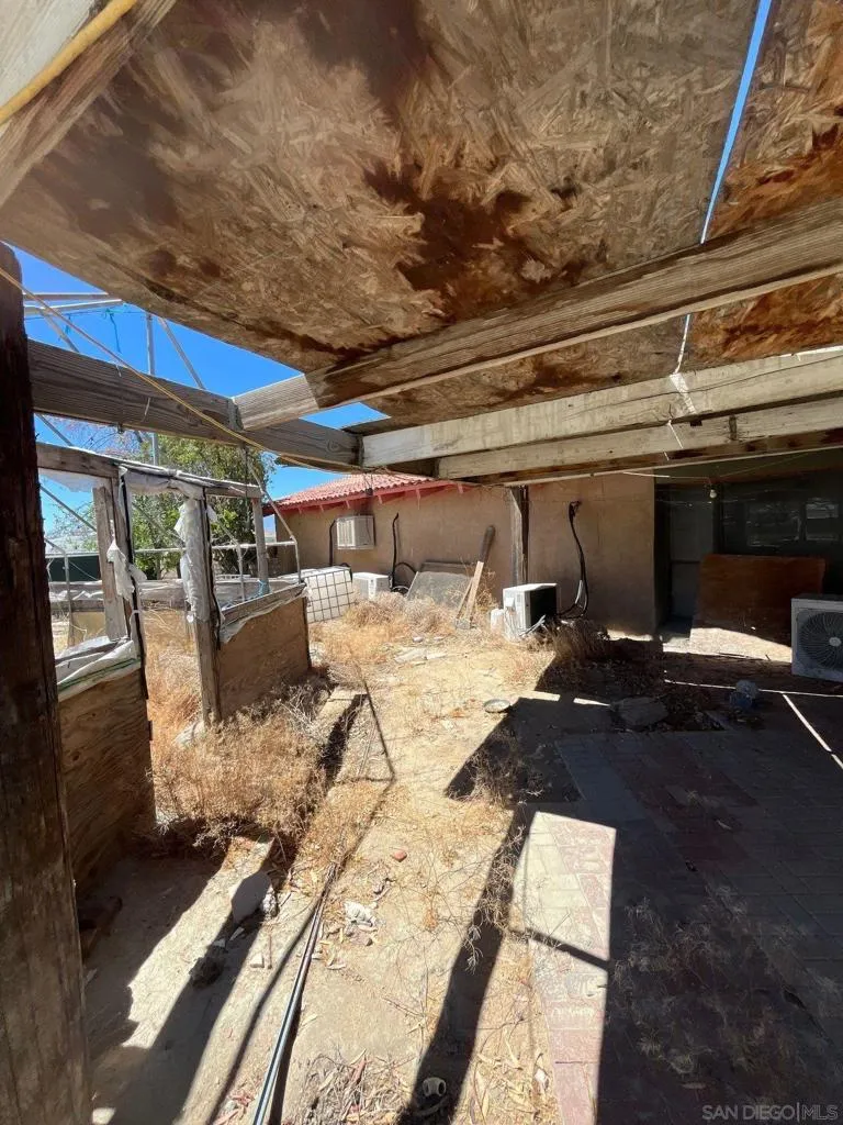 1055 Calle De Amistad El Mirage, CA 92301