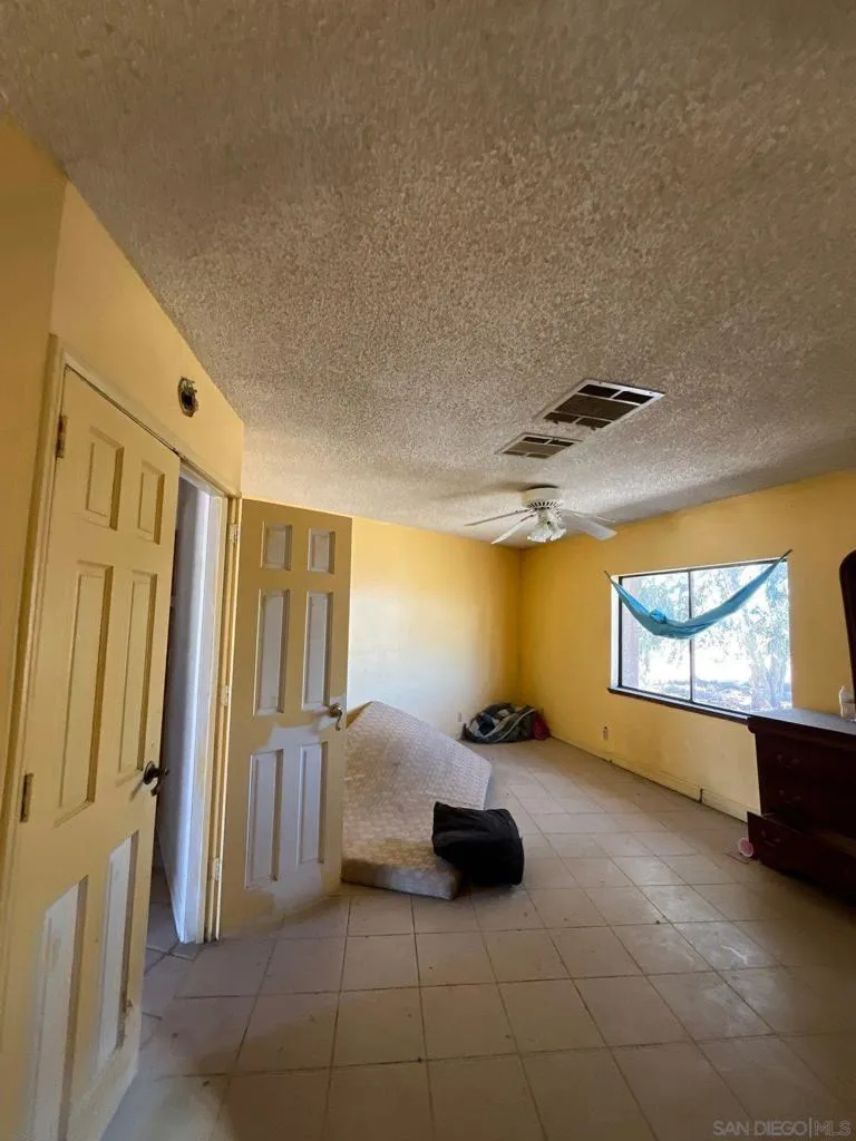 1055 Calle De Amistad El Mirage, CA 92301