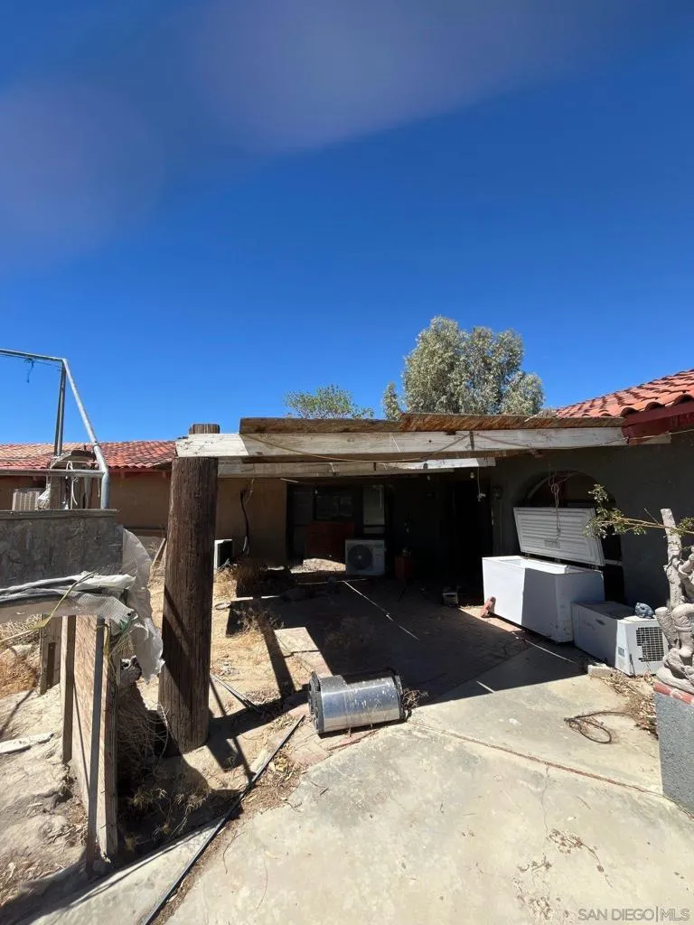 1055 Calle De Amistad El Mirage, CA 92301