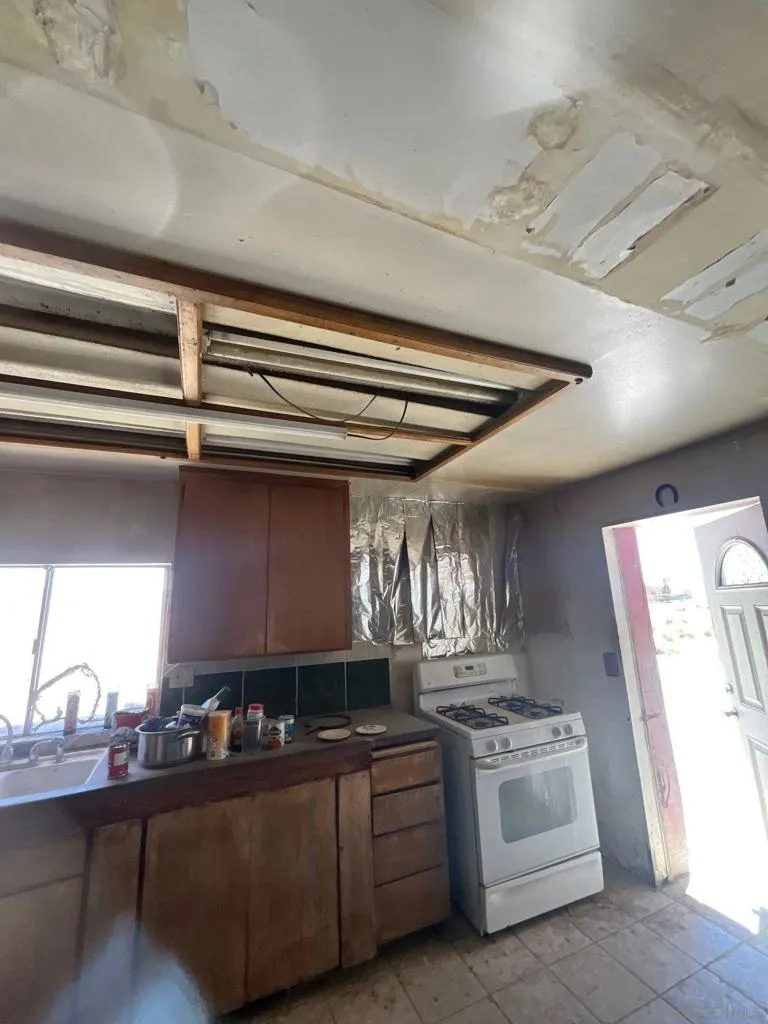 1055 Calle De Amistad El Mirage, CA 92301