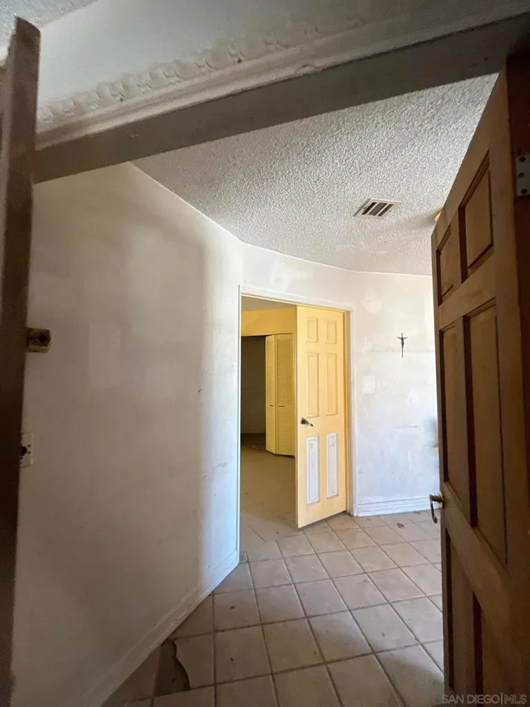 1055 Calle De Amistad El Mirage, CA 92301
