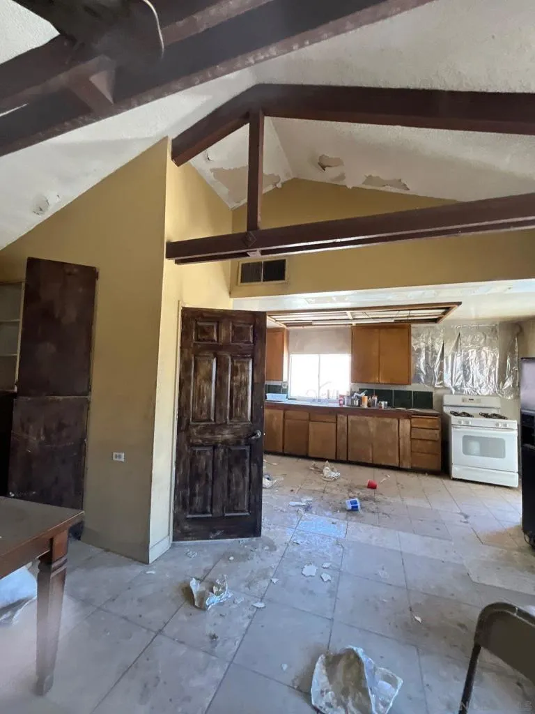 1055 Calle De Amistad El Mirage, CA 92301