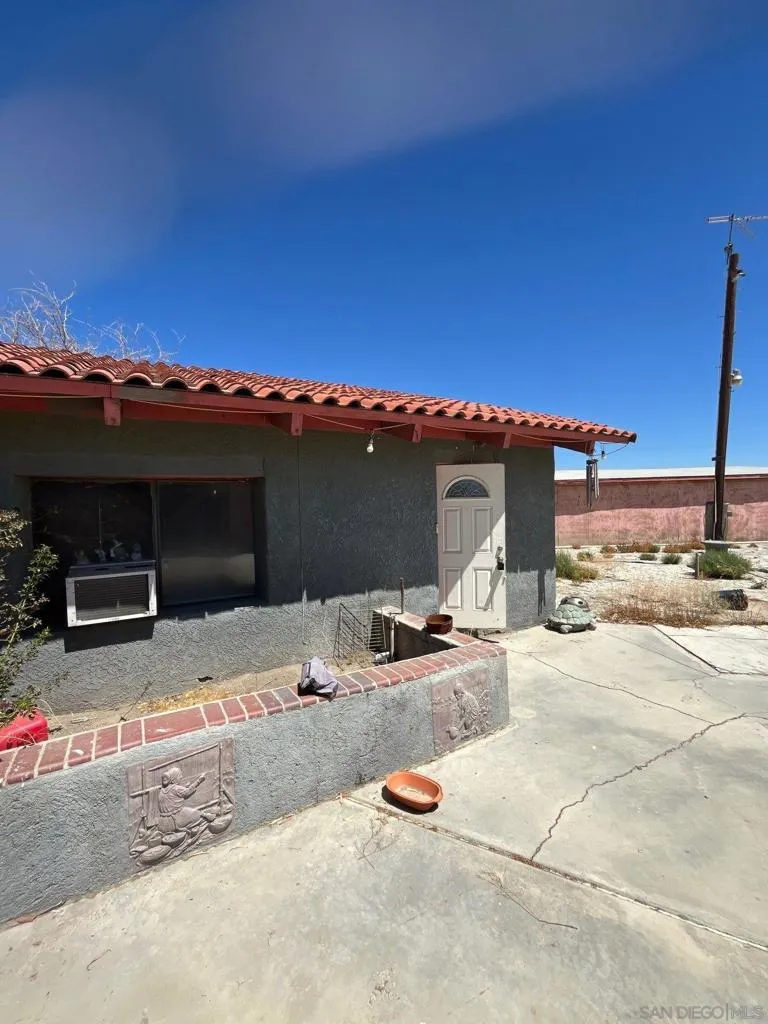 1055 Calle De Amistad El Mirage, CA 92301
