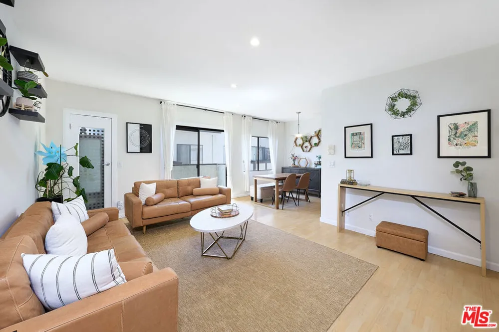 6250 Fulton Avenue #205 Van Nuys, CA 91401