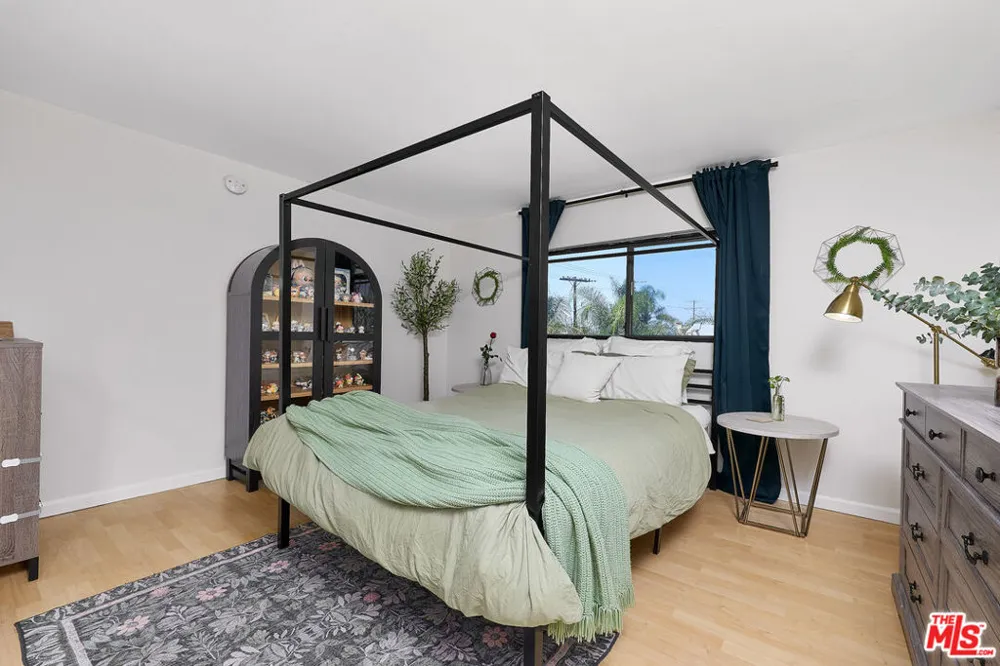 6250 Fulton Avenue #205 Van Nuys, CA 91401
