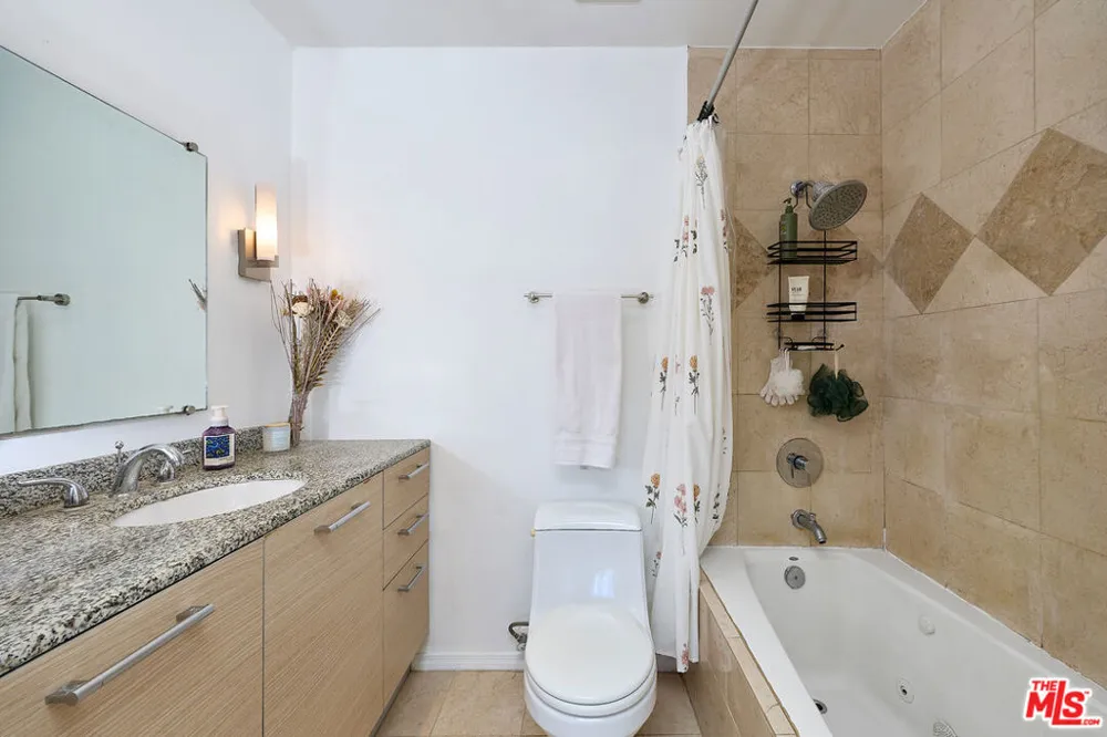 6250 Fulton Avenue #205 Van Nuys, CA 91401
