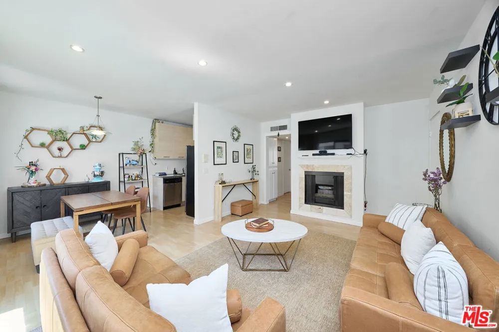 6250 Fulton Avenue #205 Van Nuys, CA 91401