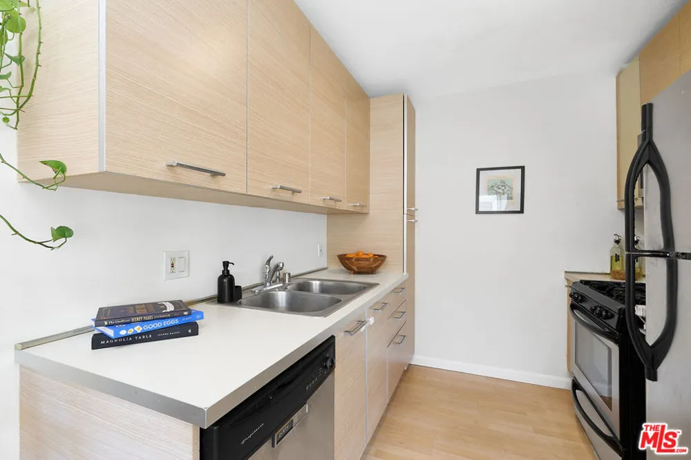 6250 Fulton Avenue #205 Van Nuys, CA 91401