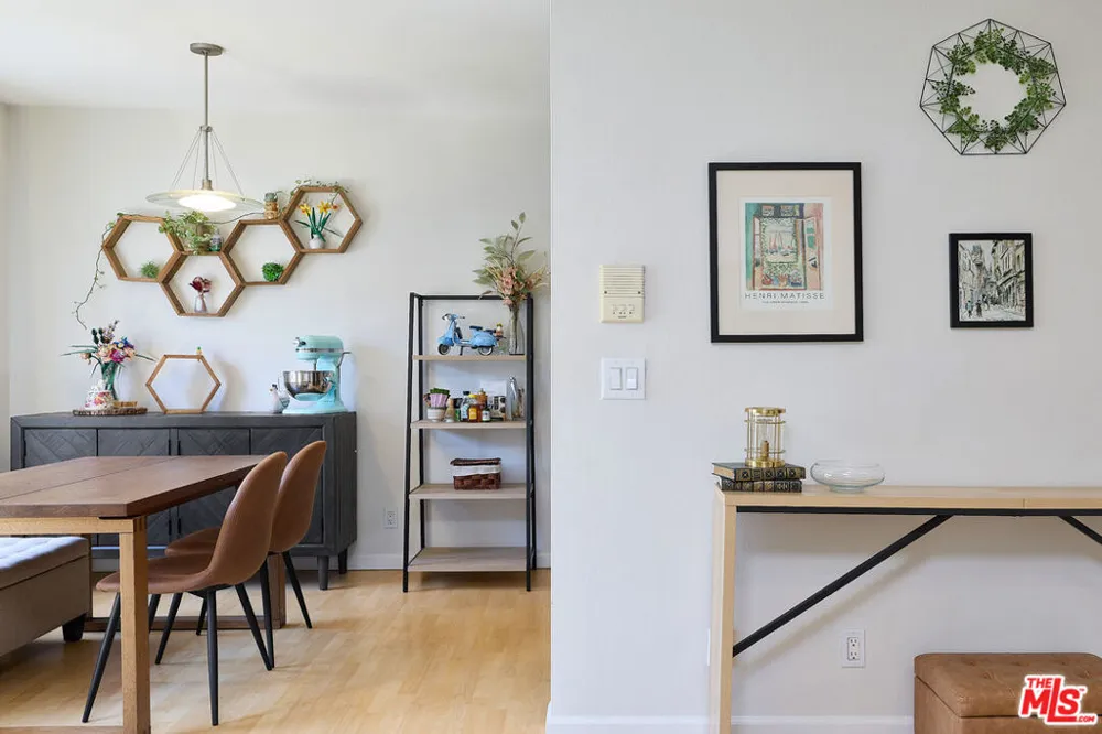 6250 Fulton Avenue #205 Van Nuys, CA 91401