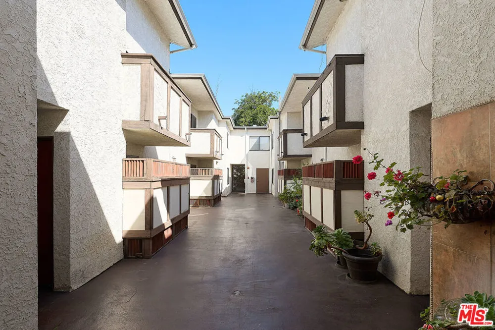 6250 Fulton Avenue #205 Van Nuys, CA 91401