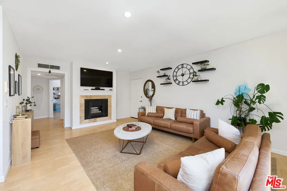 6250 Fulton Avenue #205 Van Nuys, CA 91401