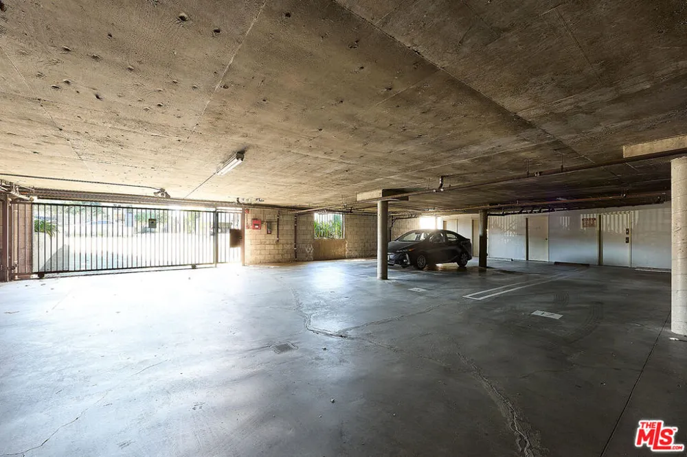 6250 Fulton Avenue #205 Van Nuys, CA 91401