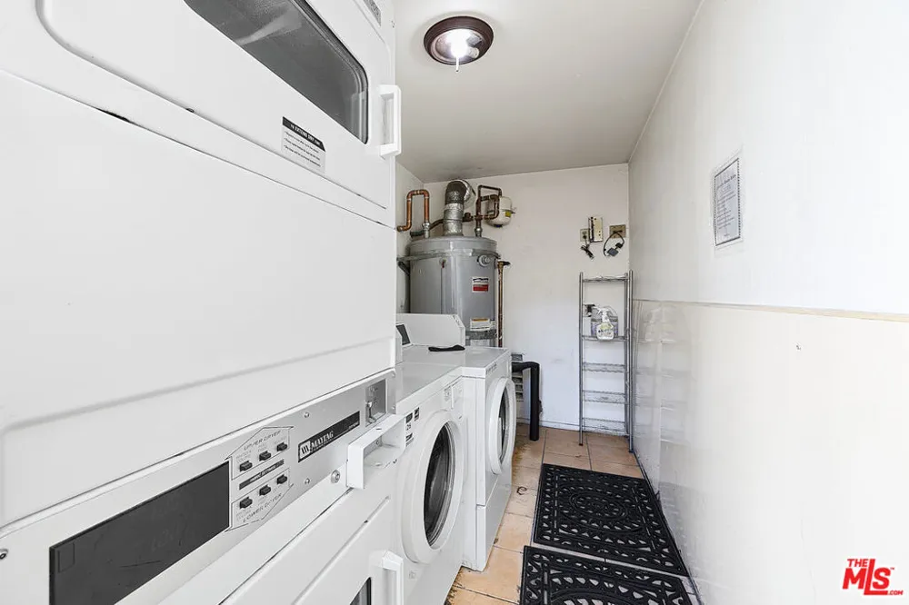 6250 Fulton Avenue #205 Van Nuys, CA 91401