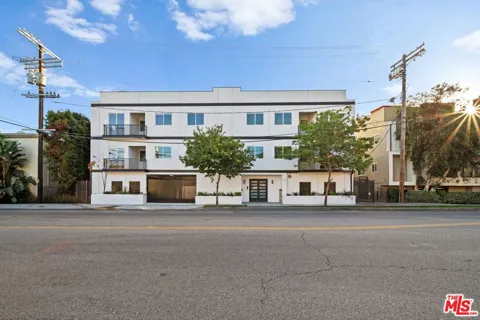 13846 Moorpark Street #101