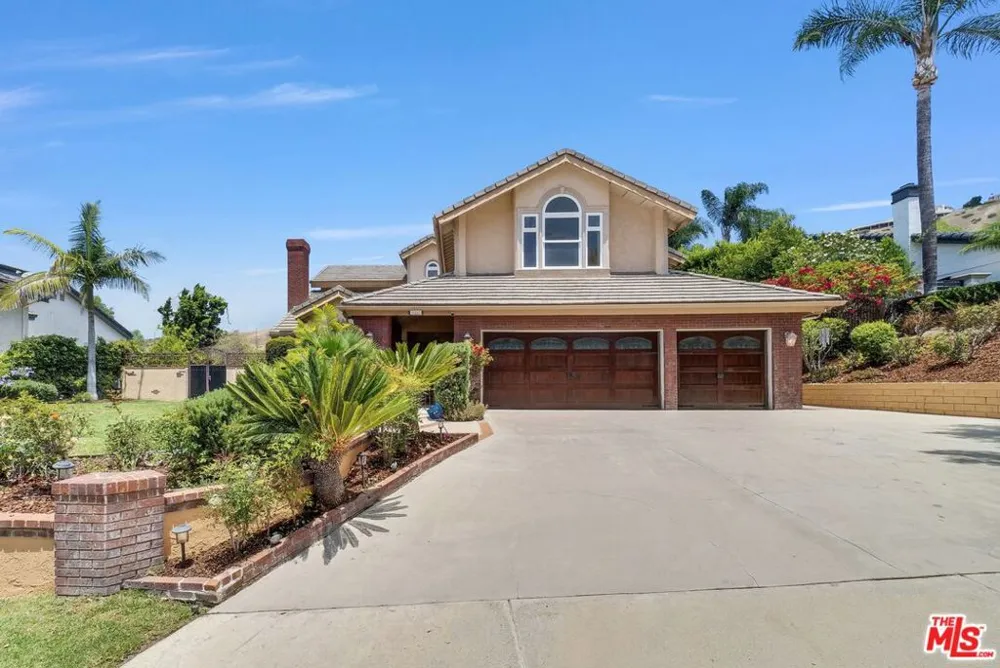 22285 Rolling Hills Lane Yorba Linda, CA 92887