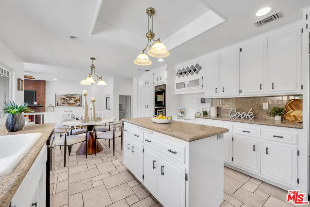 22285 Rolling Hills Lane Yorba Linda, CA 92887