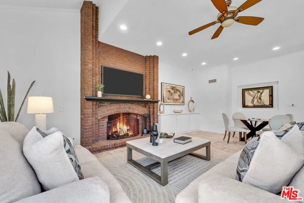 22285 Rolling Hills Lane Yorba Linda, CA 92887