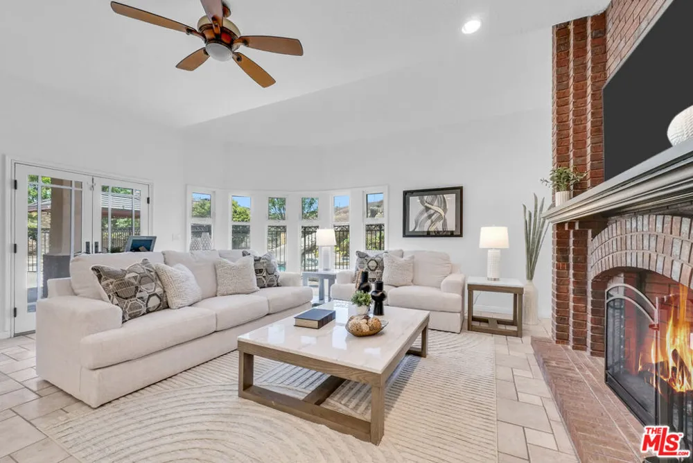 22285 Rolling Hills Lane Yorba Linda, CA 92887