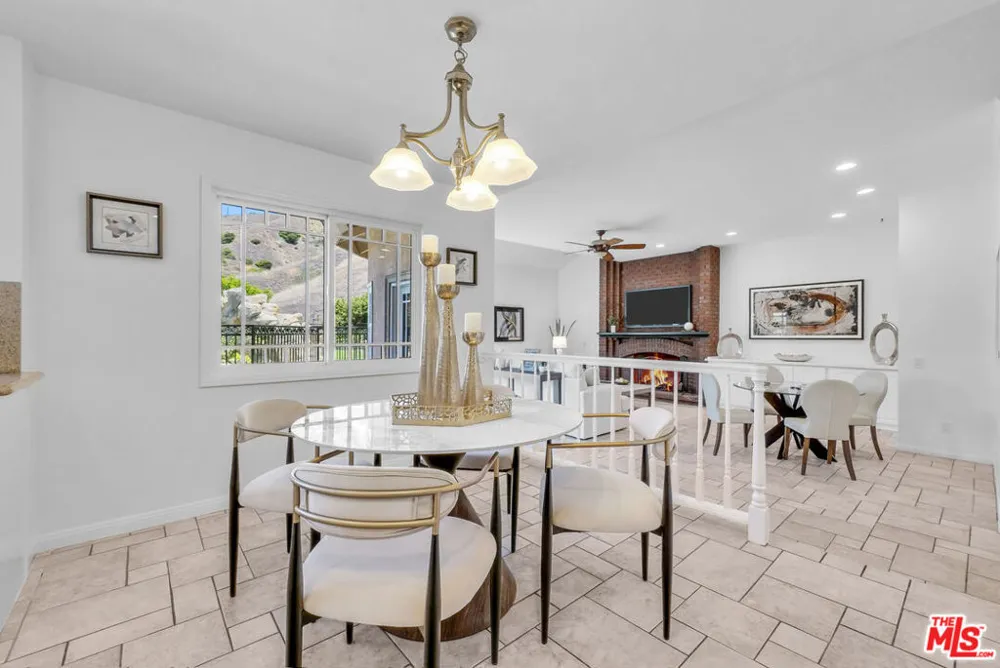 22285 Rolling Hills Lane Yorba Linda, CA 92887