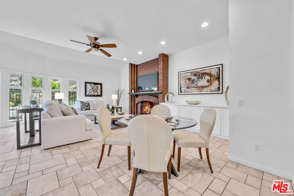 22285 Rolling Hills Lane Yorba Linda, CA 92887