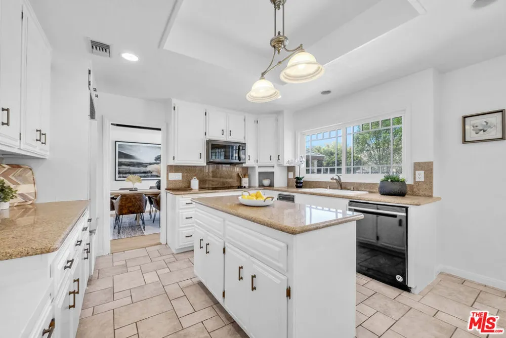 22285 Rolling Hills Lane Yorba Linda, CA 92887