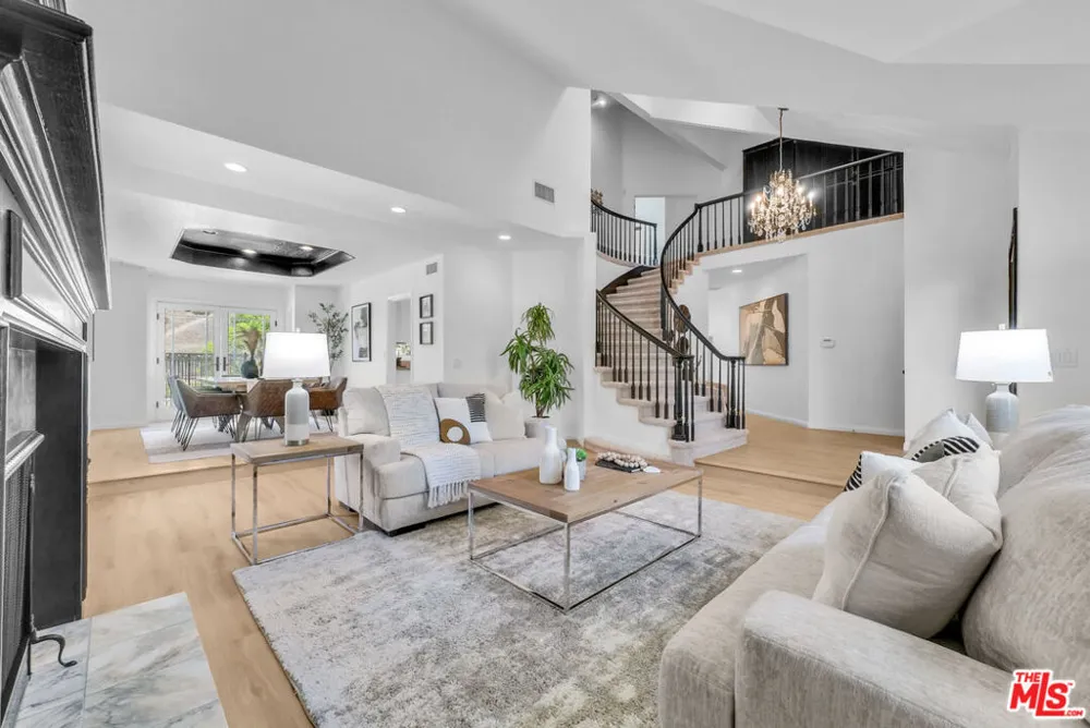 22285 Rolling Hills Lane Yorba Linda, CA 92887