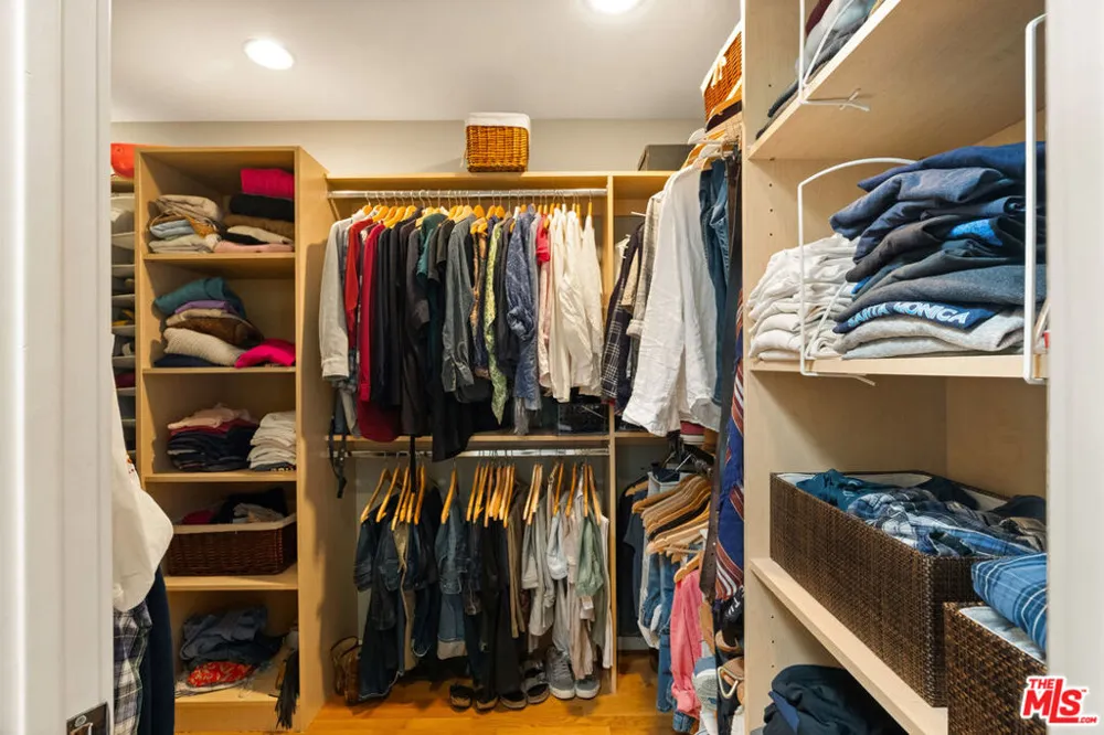 2005 Walnut Avenue Venice, CA 90291