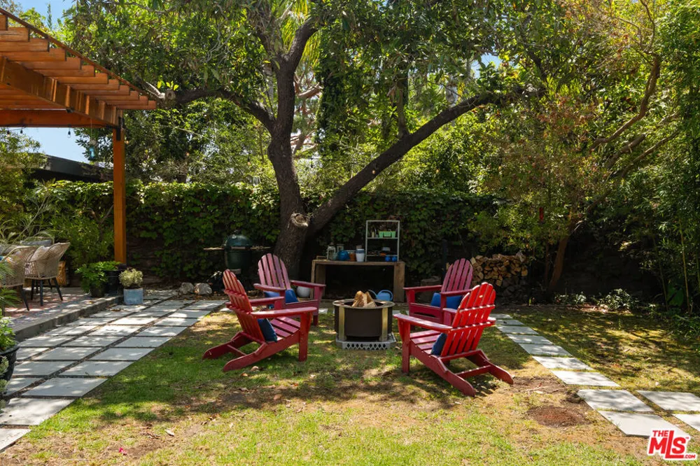 2005 Walnut Avenue Venice, CA 90291