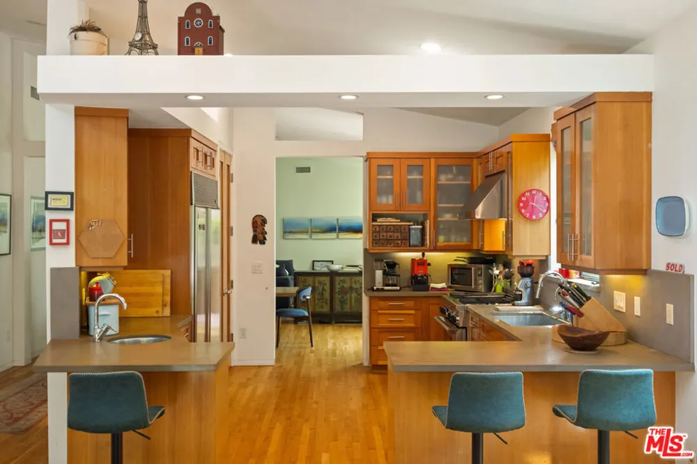 2005 Walnut Avenue Venice, CA 90291