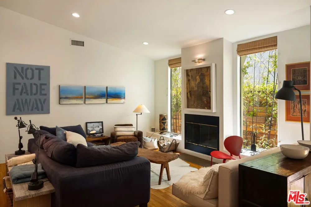 2005 Walnut Avenue Venice, CA 90291