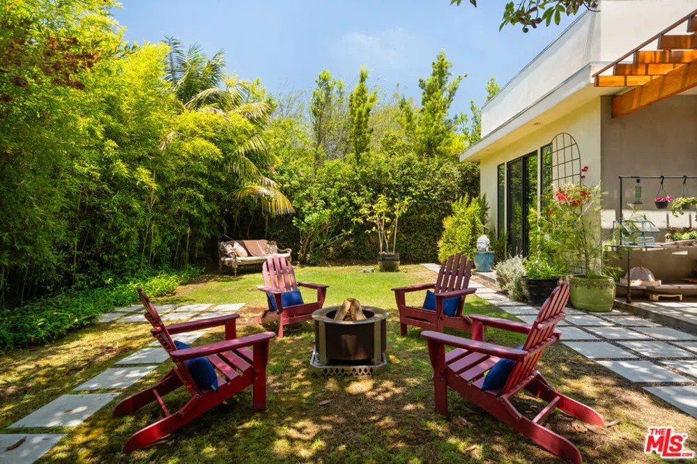 2005 Walnut Avenue Venice, CA 90291