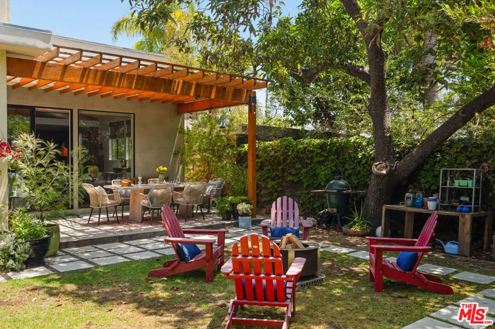 2005 Walnut Avenue Venice, CA 90291