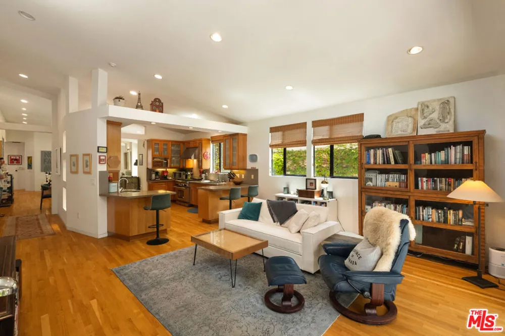 2005 Walnut Avenue Venice, CA 90291