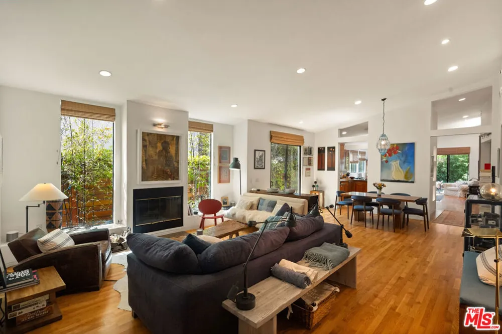 2005 Walnut Avenue Venice, CA 90291