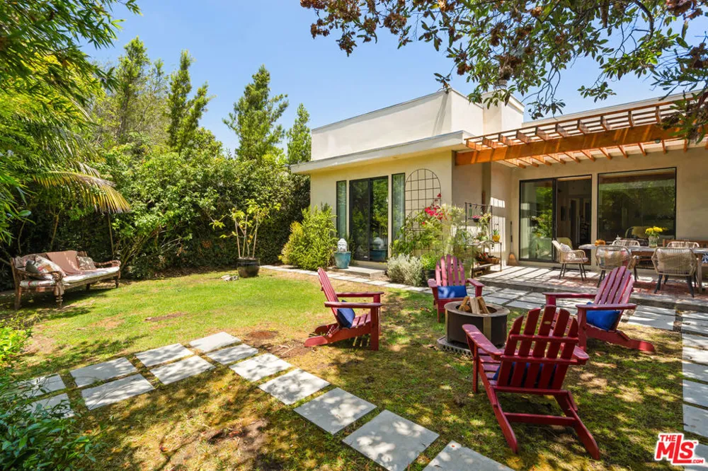 2005 Walnut Avenue Venice, CA 90291