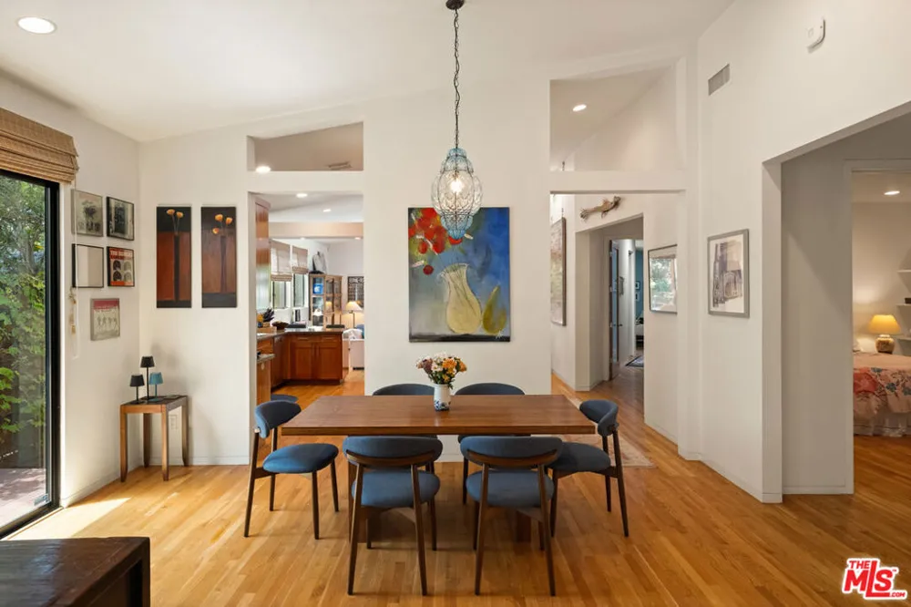 2005 Walnut Avenue Venice, CA 90291