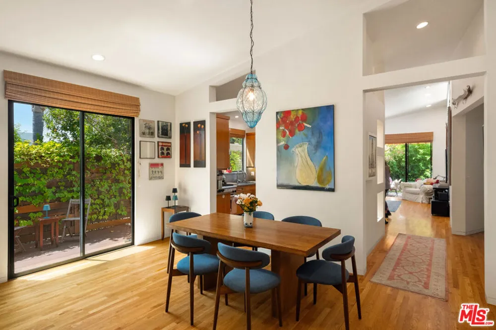 2005 Walnut Avenue Venice, CA 90291