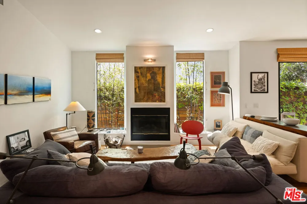 2005 Walnut Avenue Venice, CA 90291