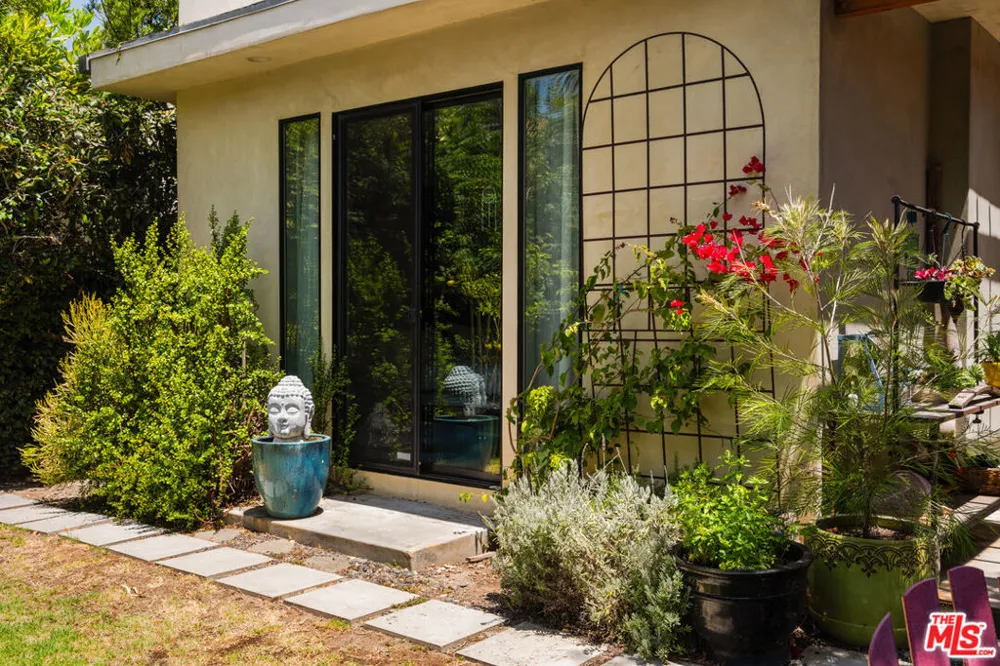 2005 Walnut Avenue Venice, CA 90291