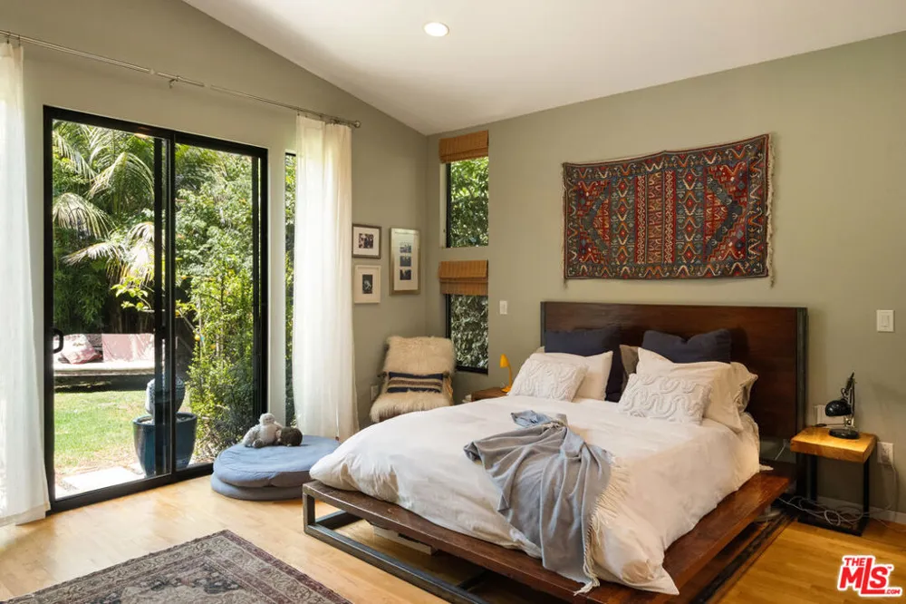 2005 Walnut Avenue Venice, CA 90291