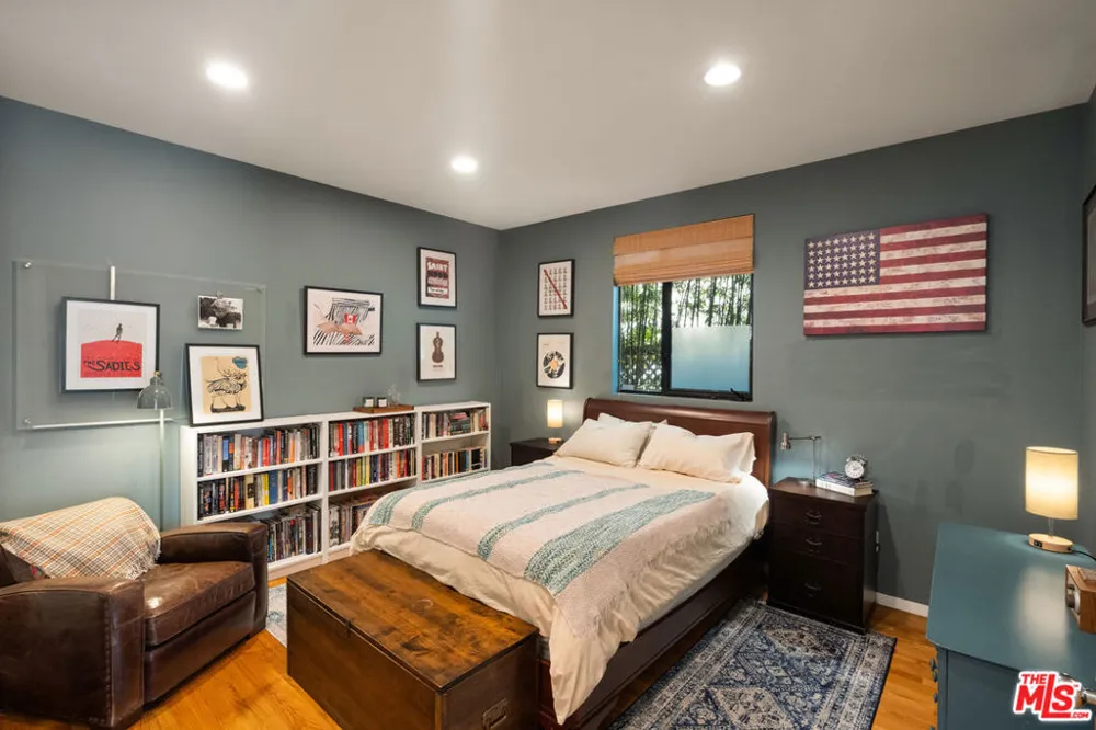 2005 Walnut Avenue Venice, CA 90291