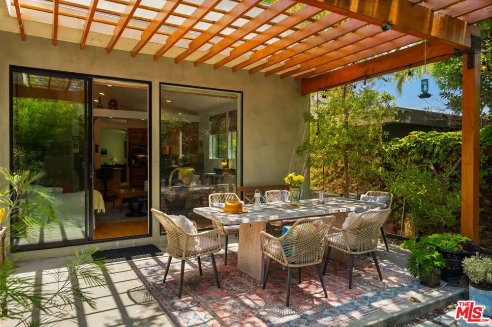 2005 Walnut Avenue Venice, CA 90291