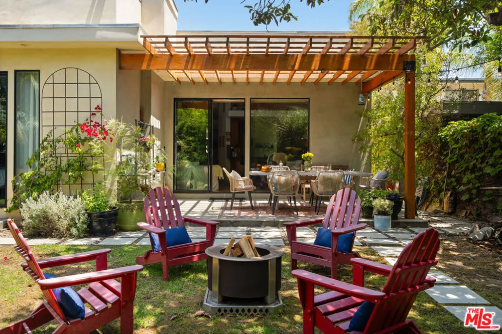 2005 Walnut Avenue Venice, CA 90291