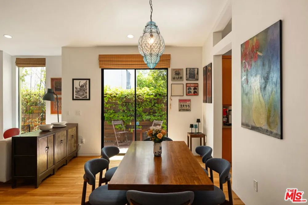 2005 Walnut Avenue Venice, CA 90291