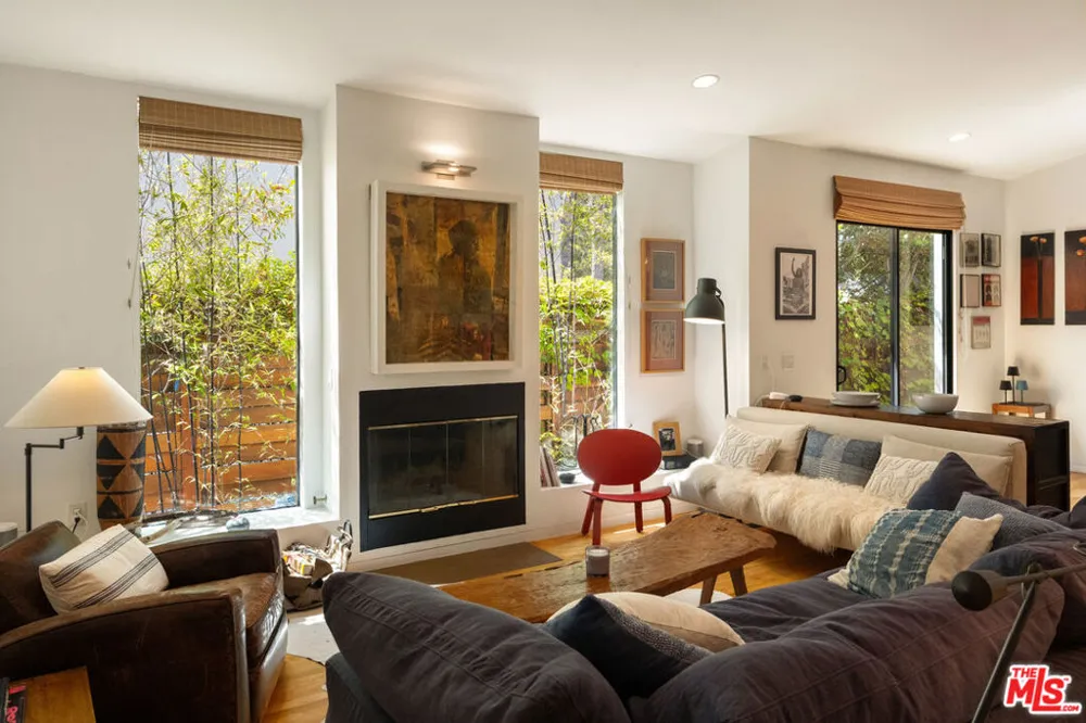 2005 Walnut Avenue Venice, CA 90291