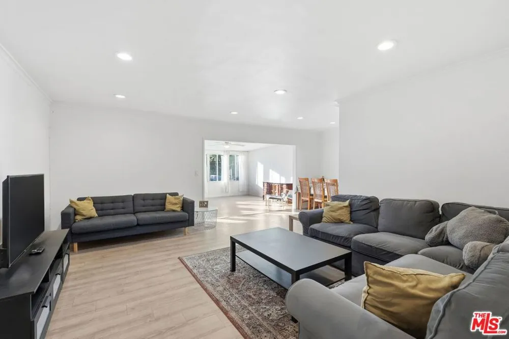 10401 Amigo Avenue Porter Ranch, CA 91326