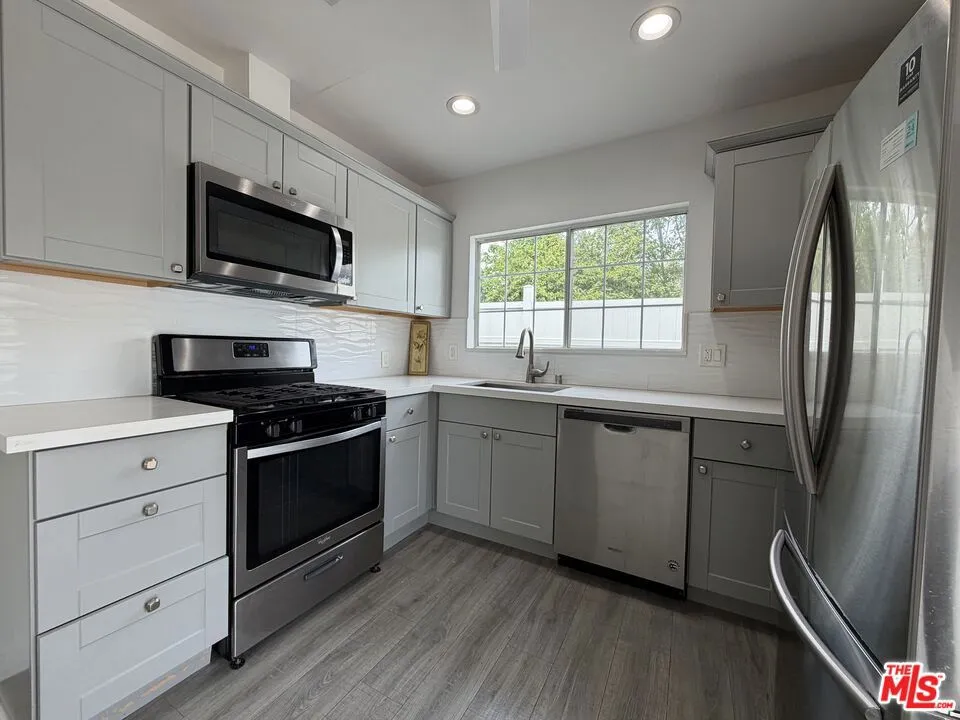 10401 Amigo Avenue Porter Ranch, CA 91326