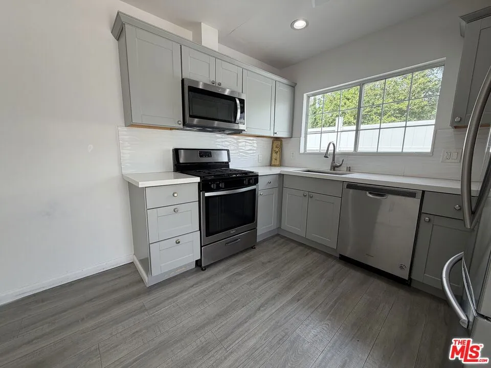 10401 Amigo Avenue Porter Ranch, CA 91326