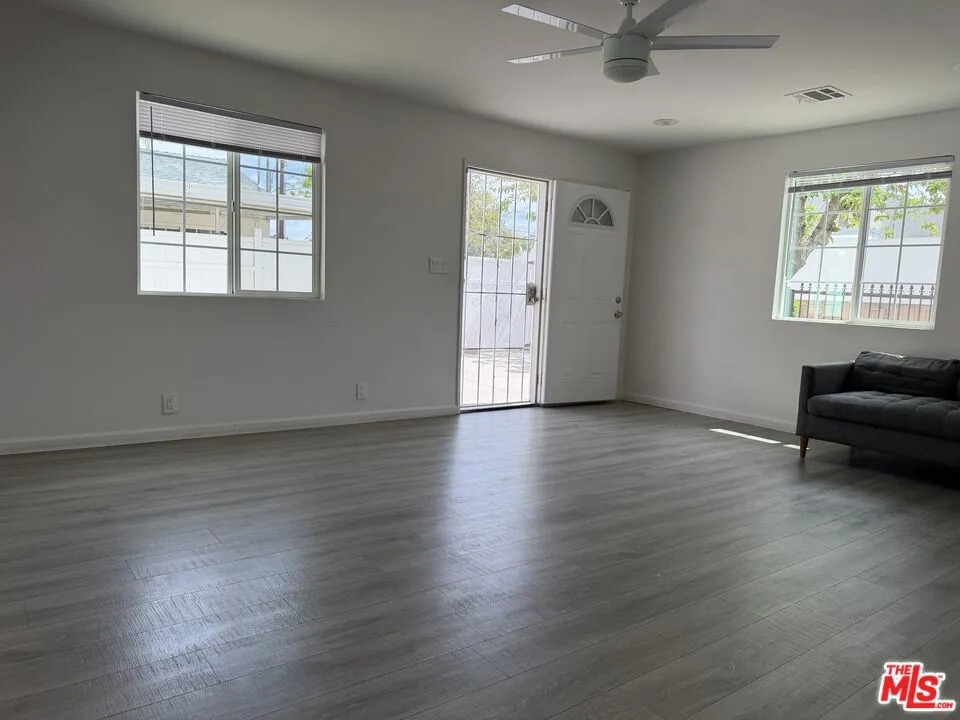 10401 Amigo Avenue Porter Ranch, CA 91326